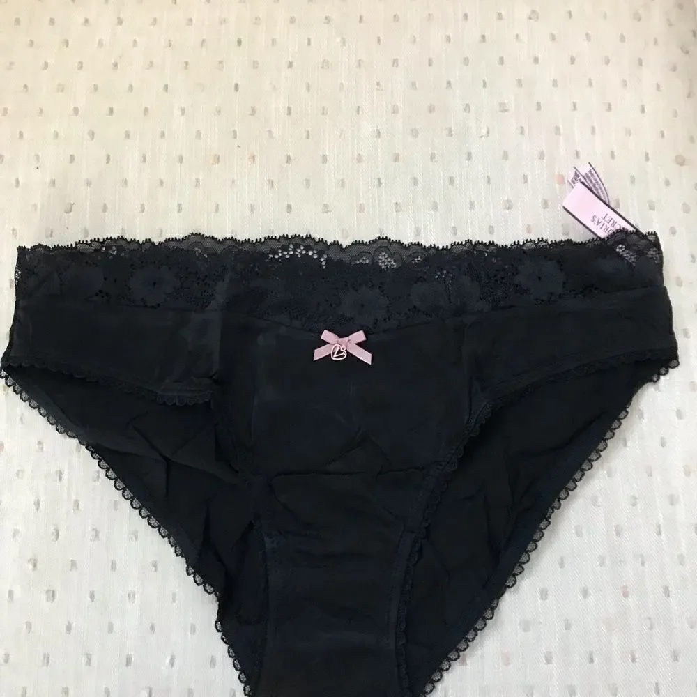Victoria’s Secrets maternity briefs